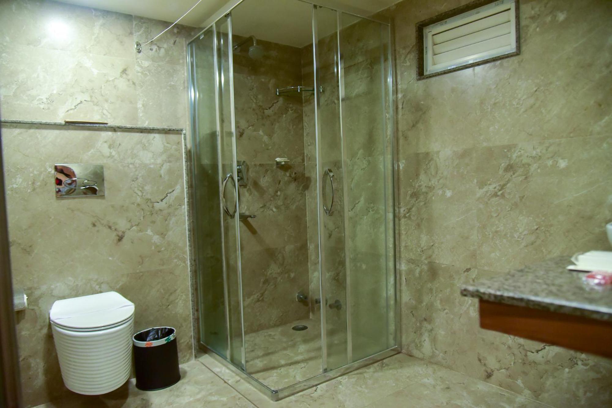 Hotel Apollo Grand 古瓦哈提 外观 照片
